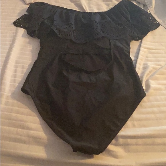 Black off the shoulders bathing suite - Picture 2 of 2